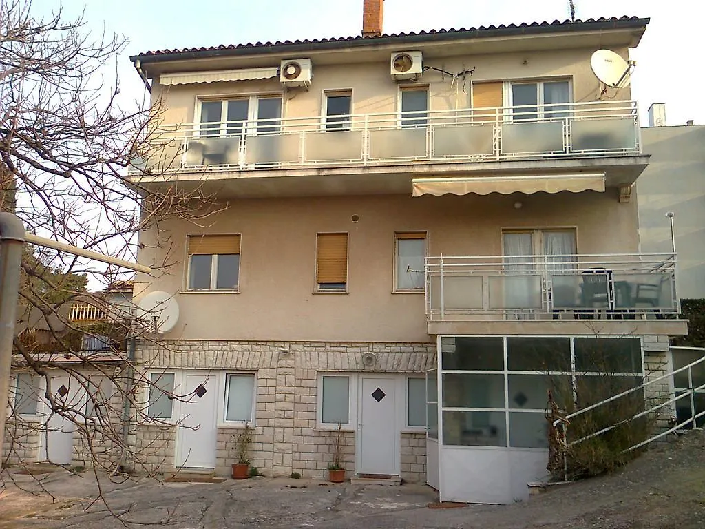 Apartment For Holidays In Pula