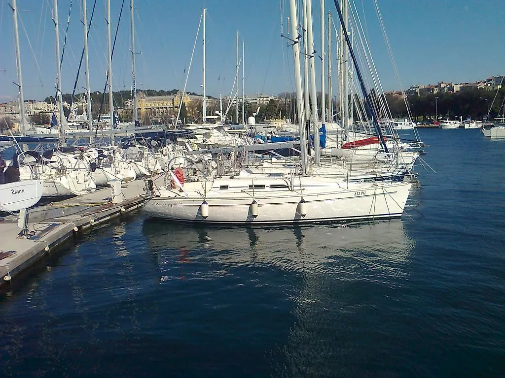 Apartment For Holidays In Pula