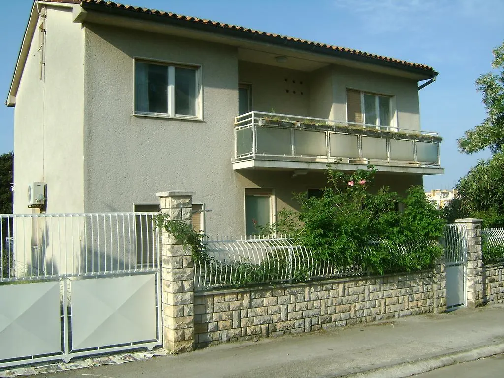 Apartment For Holidays In Pula